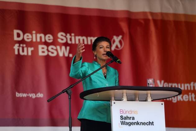 Sahra Wagenknecht (Parteivorsitzende) spricht während einer Wahlkampfveranstaltung des Bündnis Sahra Wagenknecht (BSW) zur Europawahl am Brandenburger Tor in Potsdam, 6. Juni 2024. Die Wahl findet am 9. Juni statt. Europawahl Wahlkampf BSW *** Sahra Wagenknecht party chairwoman speaks during an election campaign event of the Sahra Wagenknecht BSW alliance for the European elections at the Brandenburg Gate in Potsdam, June 6, 2024 The election will take place on June 9 European elections Election campaign BSW