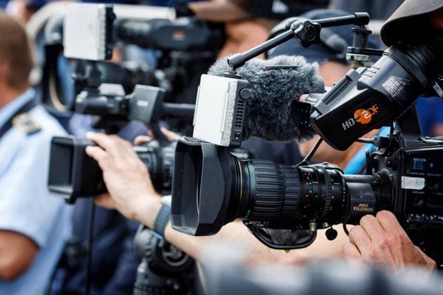 Symbolfoto Presse DEU Deutschland Brandenburg Selchow, 05.06.2024, Fotografen, Kamerateams und andere Pressevertreter stehen bei der ILA 2024 bei einem Pressetermin, Symbolfoto Presse. *** Symbolic photo Press DEU Germany Brandenburg Selchow, 05 06 2024, Photographers, camera teams and other press representatives stand at a press event at the ILA 2024, Symbolic photo Press AF_ILA2024_74926.jpeg