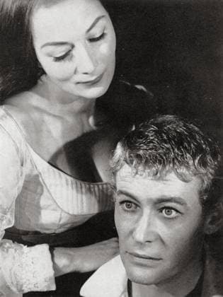 RECORD DATE NOT STATED Peter O Toole and Rosemary Harris in Hamlet Peter O Toole (Hamlet) and Rosemary Harris (Ophelia) in the National Theatre Company s production of Hamlet at the Old Vic (which was leased by the company while the National Theatre was being constructed). Date: 1963  Copyright: Copyrightx(c)Geminix2023.xCredit:xGemini 14067163