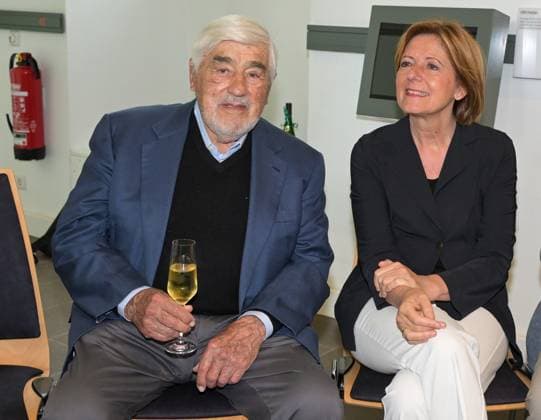 02.06.2024, xsyx, Entertainment Burgfestspiele Mayen 2024, Mario Adorf besucht Burgfestspiele - Peterchens Mondfahrt, Mario Adorf besucht die Aufführung Peterchens Mondfahrt in Mayen, v.l. Mario Adorf, Marie-Luise Anna Malu Dreyer (Ministerpräsidentin von Rheinland-Pfalz) Mayen *** 02 06 2024, xsyx, Entertainment Burgfestspiele Mayen 2024, Mario Adorf visits Burgfestspiele Peterchens Mondfahrt, Mario Adorf visits the performance Peterchens Mondfahrt in Mayen, f l Mario Adorf, Marie Luise Anna Malu Dreyer Minister President of Rhineland-Palatinate Mayen