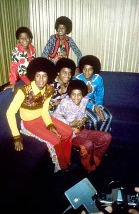 Michael Jackson (back) with the rest of The Jacksons backstage in the mid 1970 s. Michael Putland Retna Ltd. Credit all Uses Michael Jackson (back) with the rest of The Jacksons backstage in the mid 1970 s. Michael Putland Retna Ltd. Credit all Uses,  Copyright: x xMichaelxPutlandx xAvalonx 0535891444