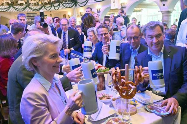 v.re:Dr. Markus Soeder, der CDU-Vorsitzende Friedrich Merz, Carsten LINNEMANN, die EVP-Spitzenkandidatin, Kommissionspraesidentin Dr. Ursula von der Leyen und der CSU-Spitzenkandidat Manfred Weber. CSU-Abschlusskundgebung am 07.06.2024 vor der Europawahl am 09.06.2024 im Loewenbraeukeller in Muenchen, *** from right Dr Markus Soeder, CDU Chairman Friedrich Merz, Carsten LINNEMANN, the EPP lead candidate, Commission President Dr Ursula von der Leyen and CSU lead candidate Manfred Weber CSU closing rally on 07 06 2024 before the European elections on 09 06 2024 in the Loewenbraeukeller in Munich,