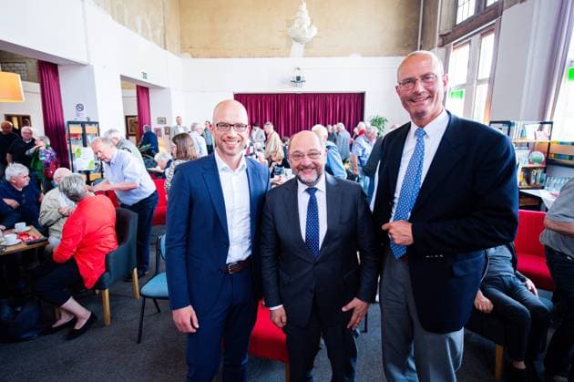 News Themen der Woche KW23 07.06.2024 - Martin Schulz (SPD) besucht Löhne NRW: (L-R) Der Landtagsabgeordnete von NRW Christian Obrok mit Martin Schulz und der Europakandidat Ingo Stucke bei einer Wahlkampfveranstaltung. , Löhne Nordrhein-Westfalen Deutschland Alter Wartesaal *** 07 06 2024 Martin Schulz SPD visits Löhne NRW L R The member of the state parliament of NRW Christian Obrok with Martin Schulz and the European candidate Ingo Stucke at an election campaign event , Löhne North Rhine-Westphalia Germany Alter Wartesaal