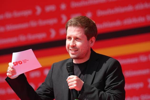 News Themen der Woche KW23 News Bilder des Tages SPD Abschlusskundgebung zur Europawahl in Duisburg SPD Generalsekretaer Kevin Kuehnert auf der Buehne beim Abschluss des Europawahlkampf der SPD , Duisburg, 08.06.2024 Duisburg Nordrhein-Westfalen Deutschland *** SPD closing rally for the European elections in Duisburg SPD Secretary General Kevin Kuehnert on stage at the end of the SPDs European election campaign , Duisburg, 08 06 2024 Duisburg Nordrhein Westfalen Germany