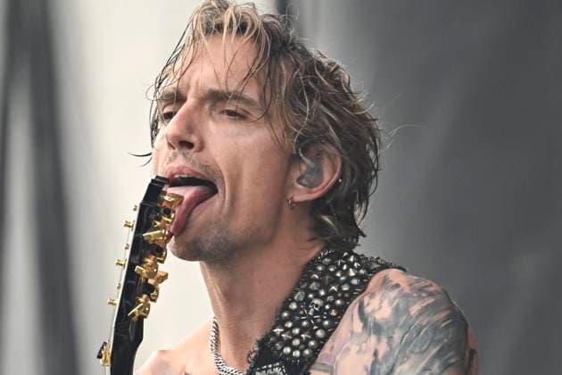 Entertainment Themen der Woche KW23 Entertainment Bilder des Tages SOLVESBORG, SWEDEN 20240608 British band The Darkness performs at the Festival stage during the Sweden Rock Festival 2024. SÖLVESBORG SWEDEN x10080x *** SOLVESBORG, SWEDEN 20240608 British band The Darkness performs at the Festival stage during the Sweden Rock Festival 2024 SÖLVESBORG SWEDEN x10080x  Copyright: xFredrikxSandberg TTx SWEDEN ROCK FESTIVAL 2024 _h_Rw4j01WM