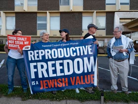 June 8, 2024, Falls Church, Virginia, USA: Several attend a morning prayer service in support of abortion access in front of an abortion clinic. The prayer service is coordinated by the National Council of Jewish Women. Falls Church USA - ZUMAd155 20240608_znp_d155_004 Copyright: xSuexDorfmanx
