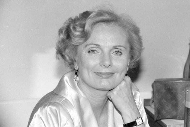 Ruth-Maria Kubitschek (Schauspielerin) 10 84 ruß Ruth-Maria Kubitschek im Oktober 1984 Deutschland deutsch deutsche Frau Schauspiel Frau TV Fernsehen german actress quer Porträt lächelnd aufgestützt Hand sw *** Ruth Maria Kubitschek actress 10 84 soot Ruth Maria Kubitschek in October 1984 Germany german german woman acting woman TV television german actress cross portrait smiling propped up hand sw