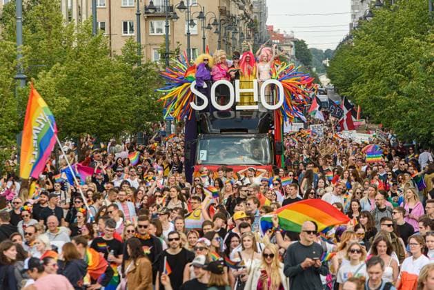 News Themen der Woche KW23 June 8, 2024, Vilnius, Lithuania: Participants march with flags and placards ride on a truck during the Lithuanian Pride March for Equality. Thousands of people took part in the traditional March for Equality, which has been held in Vilnius since 2010. At the same time, dozens of people protested against its holding. Vilnius Lithuania - ZUMAs197 20240608_aaa_s197_158 Copyright: xYauhenxYerchakx