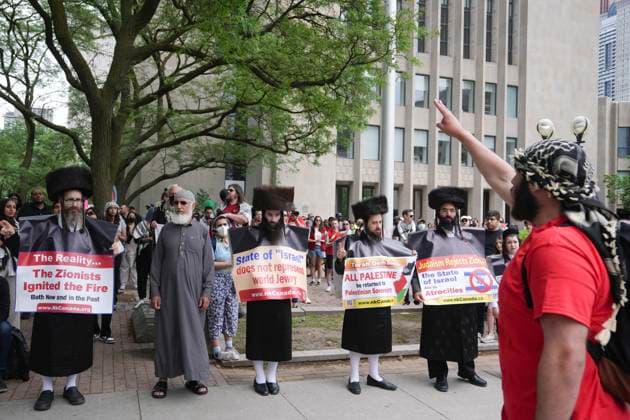 June 8, 2024, Toronto, On, CANADA: Pro-Palestine protesters and allies demonstrate near the U.S. consulate in Toronto on Saturday June 8, 2024. Toronto CANADA  - ZUMAc35_ 20240608_zaf_c35_068 Copyright: xChrisxYoungx