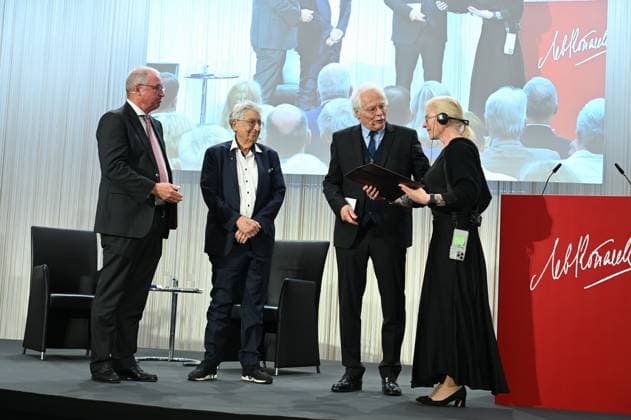 Chairman of the Management Board of Kreissparkasse Köln Alexander Wüerst, politician Gerhart Baum, journalist Thomas Roth, prizewinner paramedic Julia Pajewska, code name Taira , l r, pose at the award ceremony for the Lew Kopolew Prize for Peace and Human Rights 2023 2024