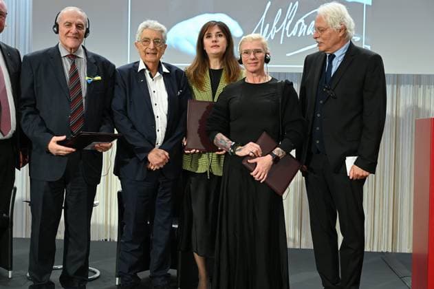 Chairman of the Management Board of Kreissparkasse Köln Alexander Wüerst, prizewinner Yevhen Zacharov for human rights group Kharkiv , politician Gerhart Baum, consul Irina Shum representing the Klitschko brothers paramedic Julia Pajewska and journalist Thomas Roth, l-r, at the award ceremony for the Lev Kopolev Prize for Peace and Human Rights 2023 2024