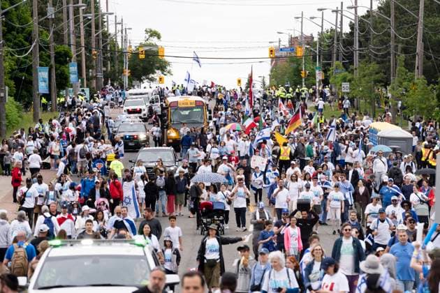 News Bilder des Tages June 9, 2024, Toronto, On, Canada: People gather for United Jewish AppealöÄÃ s annual Walk With Israel event in Toronto, on Sunday, June 9, 2024. Toronto Canada  - ZUMAc35_ 20240609_zaf_c35_006 Copyright: xArlynxMcadoreyx