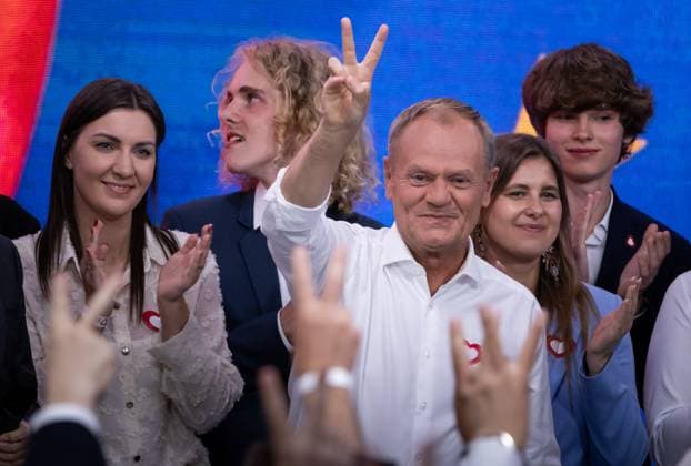 News Themen der Woche KW23 News Bilder des Tages June 9, 2024, Warsaw, Mazovian Province, Poland: Donald Tusk, Poland s Prime Minister (left) during the Civic Coalition s election night meeting in Warsaw, after the 2024 European Parliament election. Warsaw Poland - ZUMAj175 20240609_zip_j175_013 Copyright: xMaciekxJazwieckix