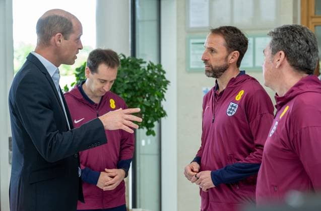 . 10 06 2024. Burton-on-Trent, United Kingdom. Prince William with England manager Gareth Southgate during a visit to see the England Football team ahead of Euro 2024 at their St.Georges Park train camp at Burton-on-Trent, United Kingdom.  xPoolx xi-Imagesx IIM-25297-0005