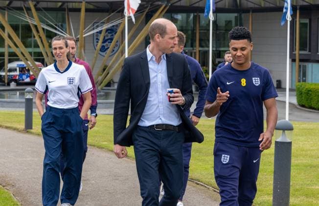 . 10 06 2024. Burton-on-Trent, United Kingdom. Prince William during a visit to see the England Football team ahead of Euro 2024 at their St.Georges Park train camp at Burton-on-Trent, United Kingdom.  xPoolx xi-Imagesx IIM-25297-0015