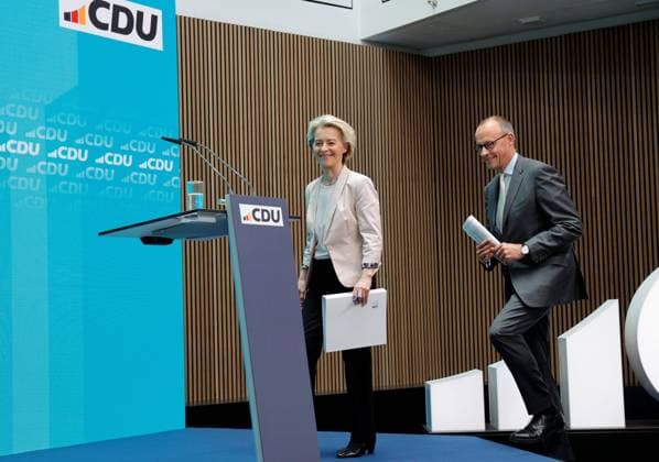 Dr. Ursula von der Leyen, Friedrich Merz, Deutschland, Berlin, Konrad-Adenauer-Haus, Pressekonferenz mit dem Parteivorsitzenden der CDU Deutschlands Friedrich Merz MdB und Dr. Ursula von der Leyen, Präsidentin der Europäischen Kommission. *** Dr Ursula von der Leyen, Friedrich Merz, Germany, Berlin, Konrad Adenauer Haus, Press conference with Friedrich Merz MdB, Chairman of the German CDU, and Dr Ursula von der Leyen, President of the European Commission
