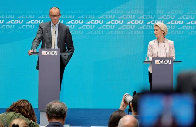 Friedrich Merz, Dr. Ursula von der Leyen, Deutschland, Berlin, Konrad-Adenauer-Haus, Pressekonferenz mit dem Parteivorsitzenden der CDU Deutschlands Friedrich Merz MdB und Dr. Ursula von der Leyen, Präsidentin der Europäischen Kommission. *** Friedrich Merz, Dr Ursula von der Leyen, Germany, Berlin, Konrad Adenauer Haus, Press conference with Friedrich Merz MdB, Chairman of the German CDU, and Dr Ursula von der Leyen, President of the European Commission
