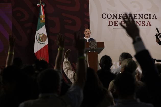 News Bilder des Tages Mexico s incoming President, Claudia Sheinbaum Pardo, speaks during her first briefing at National Palace after meeting with outgoing president Andres Manuel Lopez Obrador. During the press conference she talked about her announcing her cabinet next week to begin the transition with the Mexican Government. Mexico City Mexico - ZUMAe321 20240610_zia_e321_044 Copyright: xLuisxBarronx