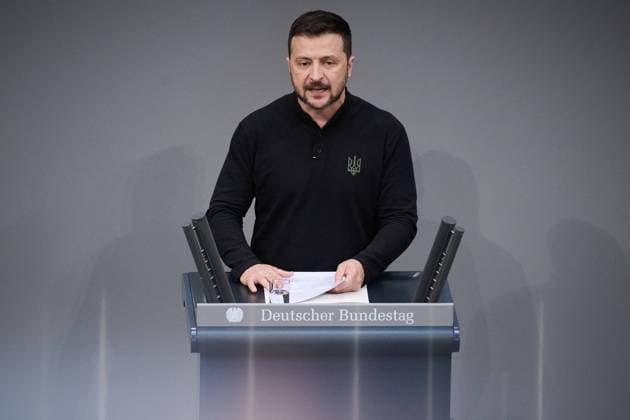News Themen der Woche KW24 Berlin, Selenskyj hält eine Rede im Bundestag Der ukrainische Präsident Wolodymyr Selenskyj hält im Deutschen Bundestags am 11.06.2024 in Berlin eine Rede. Berlin Bundestag Berlin Deutschland *** Berlin, Selenskyj gives a speech in the Bundestag Ukrainian President Volodymyr Selenskyj gives a speech in the German Bundestag on 11 06 2024 in Berlin Berlin Bundestag Berlin Germany