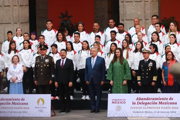 Flagging of the Mexican Team Heading to the Paris Olympic Games (L-R) Head of Government of Mexico City Marti Batres Guadarrama, Mexico s President Andres Manuel Lopez Obrador, Director of the National Commission of Physical Culture and Sports (CONADE) Ana Gabriela Guevara, Rafael Ojeda Duran, Secretary of the Navy pose with the Mexican Olympyc team during the flag-bearing ceremony of the Mexican delegation that will participate in the Paris 2024 Olympic Games, at the National Palace. on June 11, 2024 in Mexico City, Mexico. (Photo by Carlos Santiago Eyepix Group) Copyright: xCarlosxSantiago xEyepixxGroupx CS_11062024_122300