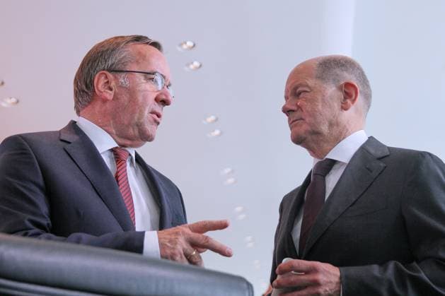 News Themen der Woche KW24 News Bilder des Tages Berlin, Deutschland, 12.06.2024: Bundeskanzleramt: 104. Kabinettssitzung: Verteidigungsminister Boris Pistorius und Bundeskanzler Olaf Scholz *** Berlin, Germany, 12 06 2024 Federal Chancellery 104 Cabinet meeting Defense Minister Boris Pistorius and Federal Chancellor Olaf Scholz Copyright: xdtsxNachrichtenagenturx dts_39642_20240612