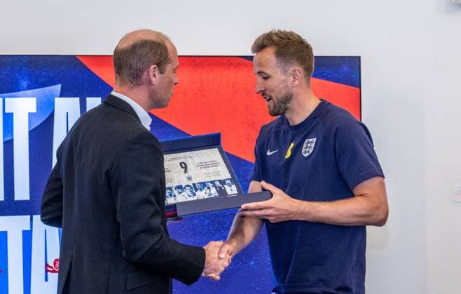 Prince William wishes the England men™s football team luck ahead of Euro 2024 Prince William presents a shirt to Harry Kane as he visits St. George™s Park to wish the England Men™s team luck ahead of the UEFA Euro 2024 tournament, at St George™s Park, Burton on Trent, Staffordshire, UK, on the 10th June 2024. Picture by Paul Cooper WPA-Pool Burton on Trent St George™s Park Staffordshire United Kingdom  WHA-0760