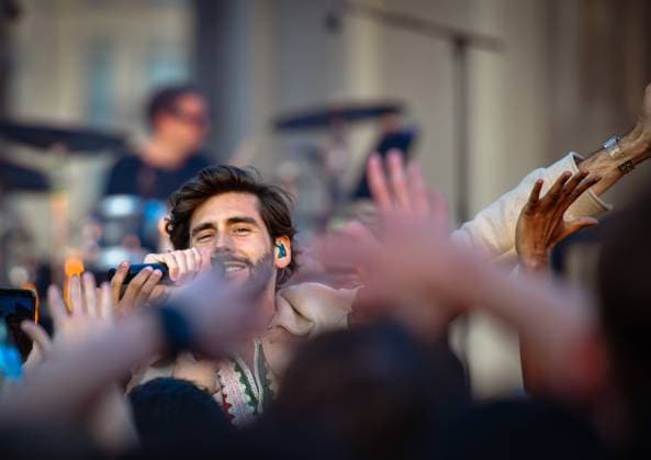 Entertainment, EM 2024 Fan Zone in Berlin at the Brandenburg Gate 12 06 2024, xdanx, Entertainment, EM 2024 Fan Zone in Berlin at the Brandenburg Gate, v l Alvaro Soler Performance in front of the BRANDENBURGER TOR Berlin Fan Mile Berlin Germany EN Copyright: xDanielxLakomskix