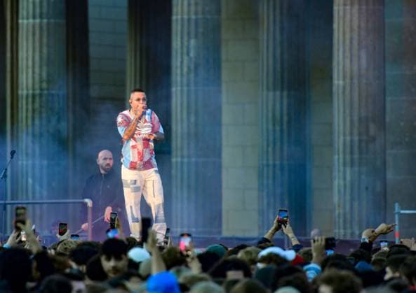 Entertainment, EM 2024 Fan Zone in Berlin at the Brandenburg Gate 12 06 2024, xdanx, Entertainment, EM 2024 Fan Zone in Berlin at the Brandenburg Gate, f l Rapper Luciano buergerl Patrick Großmann Performance in front of the BRANDENBURGER TOR Berlin Fan Mile Berlin Germany EN Copyright: xDanielxLakomskix