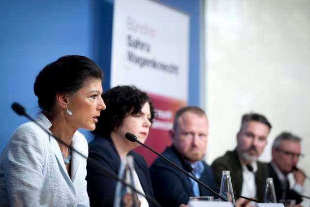 BSW Sahra Wagenknecht DEU, Deutschland, Germany, Berlin, 10.06.2024 Sahra Wagenknecht , Partei Buendnis Bündnis BSW Sahra Wagenknecht , Amira Mohamed Ali , Vorsitzende der Partei Buendnis Bündnis BSW Sahra Wagenknecht , Christian Leye , Generalsekretaer Buendnis Bündnis BSW Sahra Wagenknecht , Fabio de Masi , BSW-Kandidat fuer das Europaparlament-Parteibuendnis Buendnis BSW Sahra Wagenknecht und Thomas Geisel , BSW-Kandidat fuer das Europaparlament-Parteibuendnis Buendnis BSW Sahra Wagenknecht (v.l.n.r.) am Tag nach der Europawahl zum Thema Wahlnachlese am 10. Juni 2024 in Berlin Deutschland en: Sahra Wagenknecht , Party Alliance Alliance BSW Sahra Wagenknecht , Amira Mohamed Ali Chairwoman of the Sahra Wagenknecht Alliance BSW , Christ