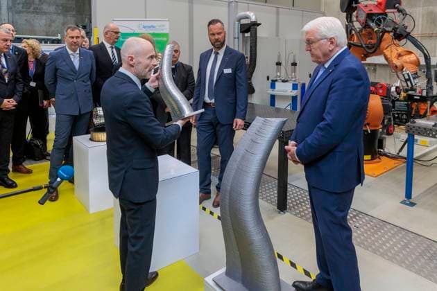 SpreeTec neXt BTU Cottbus DEU Brandenburg Cottbus Â Bundespräsident Frank-Walter Steinmeier kommt mit dem diplomatischen Corps in die Lausitz. Im Rahmen der Informations- und Begegnungsreise steht auch die Brandenburgische Technische Universität Cottbus-Senftenberg am Standort Cottbus. Auf dem Besuchsprogramm stehen das SpreeTec neXt-Projekt. Dort wird, u.a. durch Prof. Dr. Holger Seidlitz an neuen Fertigungstechnologien für komponenten und Systheme der dezentralen Energietechnik geforscht. ( *** SpreeTec neXt BTU Cottbus DEU Brandenburg Cottbus Â Federal President Frank Walter Steinmeier comes to Lusatia with the diplomatic corps As part of the information and meeting trip, the Brandenburg University of Technology Cottbus Senftenber