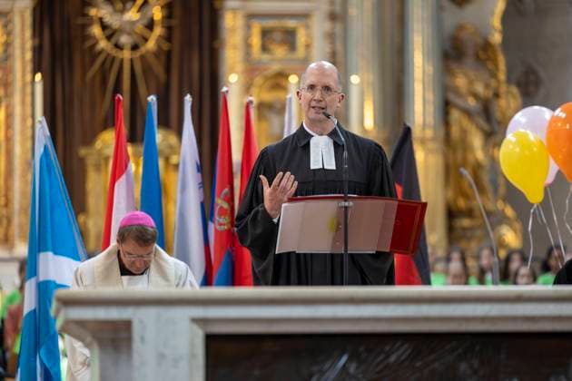 The German Bishops Conference and the Evangelical Church in Germany EKD have invited to an ecumenical service in St. Michaels Church in Munich on the day of the opening Copyright: epd-bild TheoxKlein epd-Gottesdienst_EM5-kopieren