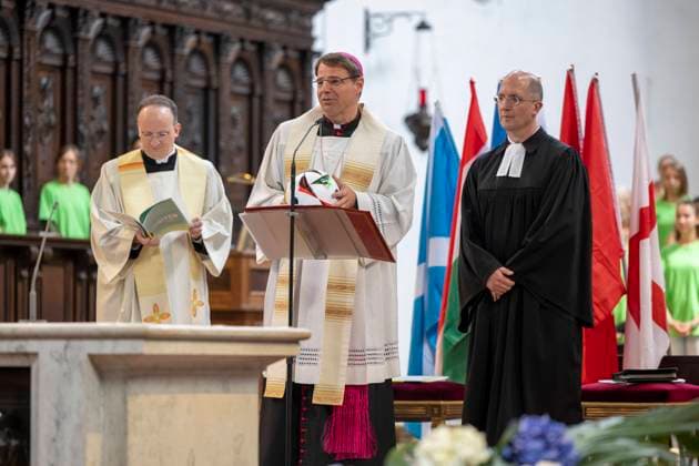 The German Bishops Conference and the Evangelical Church in Germany EKD have invited to an ecumenical service in St. Michaels Ch Copyright: epd-bild TheoxKlein 240614_TK_Gottesdienst_40