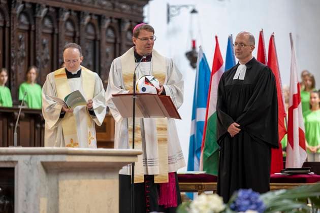 The German Bishops Conference and the Evangelical Church in Germany EKD have invited to an ecumenical service in St. Michaels Ch Copyright: epd-bild TheoxKlein 240614_TK_Gottesdienst_41