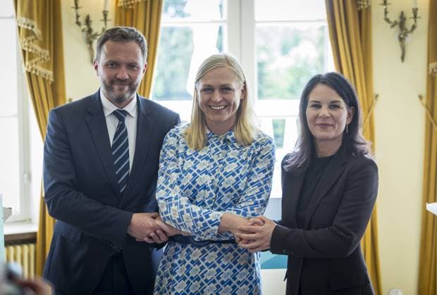Bilder des Jahres 2024, News 06 Juni News Themen der Woche KW24 News Bilder des Tages Pressekonferenz mit Annalena Baerbock (Buendnis 90 Die Gruenen), Bundesaussenministerin, der finnischen Aussenministerin Elina Valtonen und dem Aussenminister von Estland, Margus Tsahkna, im Rahmen des Aussenministertreffens der Mitgliedstaaten des Ostseerates. Fotografiert im Auftrag des Auswaertigen Amtes Porvoo Finnland *** Press conference with Annalena Baerbock Buendnis 90 Die Gruenen , Federal Foreign Minister, Finnish Foreign Minister Elina Valtonen and the Foreign Minister of Estonia, Margus Tsahkna, at the Foreign Ministers Meeting of the Baltic Sea Council Member States Photographed on behalf of the Federal Foreign Office Porvoo Finland Copyright: xThomasxKoehlerxAAxphotothek.dex