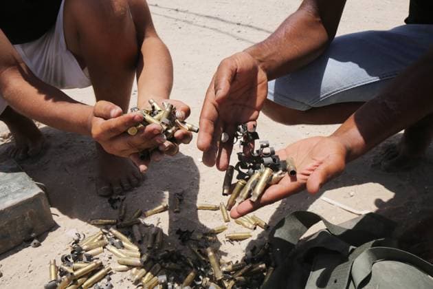 News Themen der Woche KW24 News Bilder des Tages Palestinian youth lose some equipment and empty ammunition left by the Israeli army in along a street in the western part of Rafah Palestinian youth lose some equipment and empty ammunition left by the Israeli army in along a street in the western part of Rafah in the southern Gaza Strip on June 14, 2024 Photo by Omar Ashtawy apaimages Rafah Gaza Strip Palestinian Territory 140624_Rafah_OSH_00(38) Copyright: xapaimagesxOmarxAshtawyx xapaimagesx
