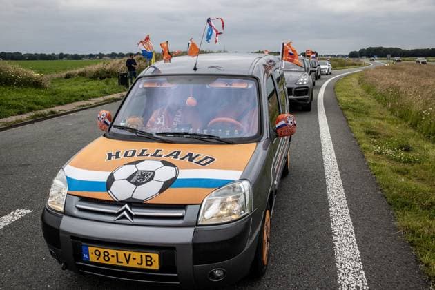EMMEN - Orange supporters drive in an orange-colored caravan from football club HHC Hardenberg to Hamburg, Germany. The KNVB organized a fan parade with the hope that as many Orange fans as possible will set sail in a caravan to Hamburg where the Dutch national team will play the first match of the European Championship against Poland. ANP VINCENT JANNINK netherlands out - belgium out  Copyright: xx x501064626x originalFilename: 501064626.jpg