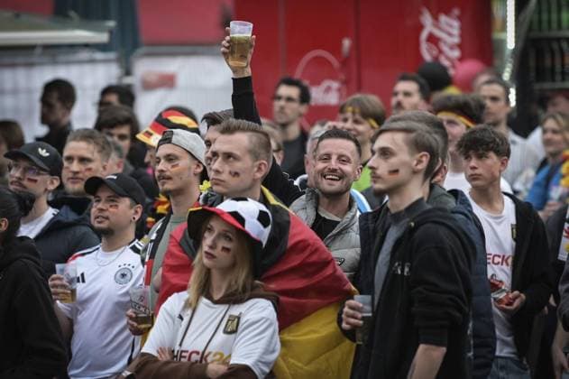 Public Viewing Kennedyplatz FOR EDITORIAL PURPOSES ONLY EDITORIAL USE ONLY p EM Public Viewing on Friday, June 14, 2024 for the opening match Germany vs Scotland Fan Fest at Kennedyplatz for the kick-off of the European Football Championship 2024 Germany North Rhine-Westphalia Essen Copyright SocratesxTassos Copyright: SocratesxTassos doc7vvcnfxk3yh1kg0xmc0u ,EDITORIAL USE ONLY Copyright: SocratesxTassos