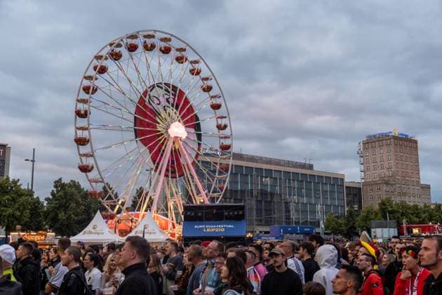 Kick-off to the European Football Championship in Germany More than 15,000 people gathered at augustusplatz in Leipzig to watch the opening match between Germany and Scotland in the official fan zone The evening was hosted by MDR presenter Tom Scheunemann Fanfest