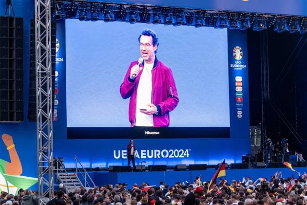 Kick-off to the European Football Championship in Germany More than 15,000 people gathered at augustusplatz in Leipzig to watch the opening match between Germany and Scotland in the official fan zone The evening was hosted by MDR presenter Tom Scheunemann Fanfest