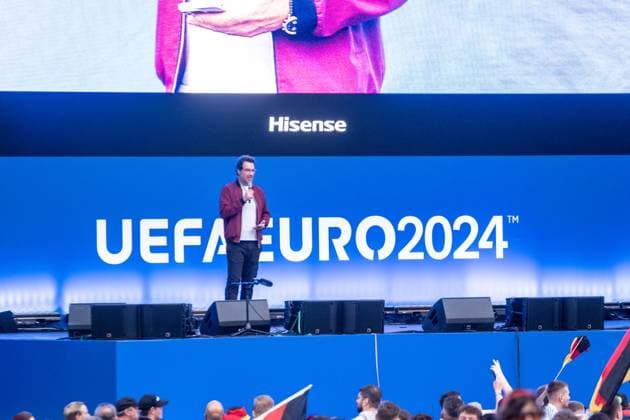 Kick-off to the European Football Championship in Germany More than 15,000 people gathered at augustusplatz in Leipzig to watch the opening match between Germany and Scotland in the official fan zone The evening was hosted by MDR presenter Tom Scheunemann Fanfest