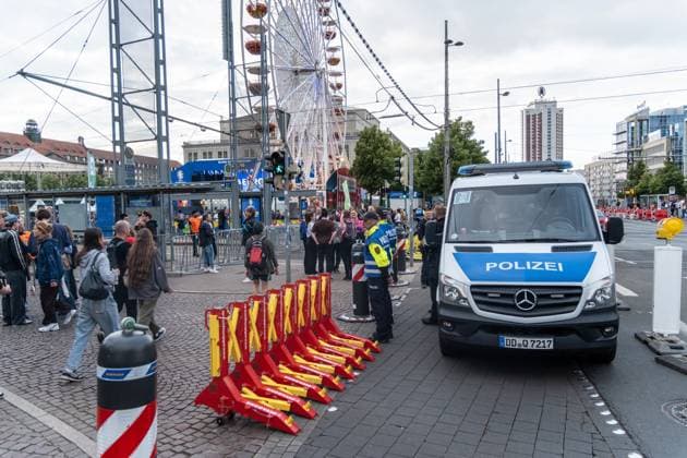 Kick-off to the European Football Championship in Germany More than 15,000 people gathered at augustusplatz in Leipzig to watch the opening match between Germany and Scotland in the official fan zone The evening was hosted by MDR presenter Tom Scheunemann Fanfest
