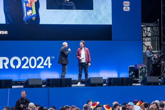 Kick-off to the European Football Championship in Germany More than 15,000 people gathered at augustusplatz in Leipzig to watch the opening match between Germany and Scotland in the official fan zone The evening was hosted by MDR presenter Tom Scheunemann Fanfest