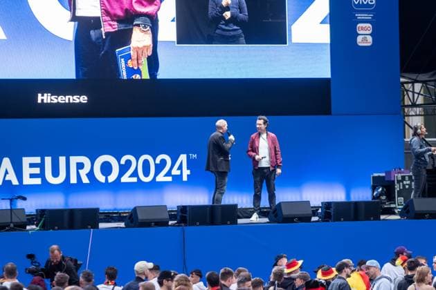 Kick-off to the European Football Championship in Germany More than 15,000 people gathered at augustusplatz in Leipzig to watch the opening match between Germany and Scotland in the official fan zone The evening was hosted by MDR presenter Tom Scheunemann Fanfest