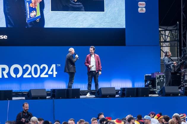 Kick-off to the European Football Championship in Germany More than 15,000 people gathered at augustusplatz in Leipzig to watch the opening match between Germany and Scotland in the official fan zone The evening was hosted by MDR presenter Tom Scheunemann Fanfest
