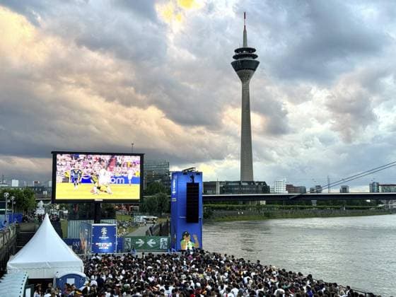 EM 2024 Public Viewing in Düsseldorf FOR EDITORIAL PURPOSES ONLY EDITORIAL USE ONLY p Fans enjoy the match between Germany and Scotland in the European Football Championship in Düsseldorf Germany NRW Düsseldorf Copyright OleksandrxVoskresenskyi on Friday, 14 06 2024, at the Public Viewing Copyright: OleksandrxVoskresenskyi doc7vvedg40dd2otc4nezt ,EDITORIAL USE ONLY Copyright: OleksandrxVoskresenskyi