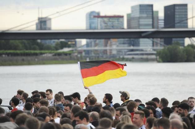 EM 2024 Public Viewing in Düsseldorf FOR EDITORIAL PURPOSES ONLY EDITORIAL USE ONLY p Fans enjoy the match between Germany and Scotland in the European Football Championship in Düsseldorf Germany NRW Düsseldorf Copyright OleksandrxVoskresenskyi on Friday, 14 06 2024, at the Public Viewing Copyright: OleksandrxVoskresenskyi doc7vvedkz9qzq1ixs6cgus ,EDITORIAL USE ONLY Copyright: OleksandrxVoskresenskyi
