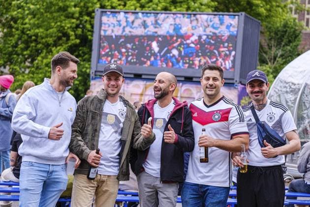 Public Viewing in Duisburg FOR EDITORIAL PURPOSES ONLY EDITORIAL USE ONLY p v l Alex, Jonas, Steffen, AndrÃ and Moritz, friends from Duisburg Public Viewing in Duisburg the European Championship in Germany starts with the match Germany Scotland Saturday, June 14, 2024 in Duisburg ¨ Germany NRW Duisburg Copyright ChristophxWojtyczka Copyright: ChristophxWojtyczka doc7vvfapijo8g12tt1n5qq ,EDITORIAL USE ONLY Copyright: ChristophxWojtyczka