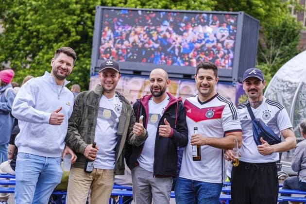 Public Viewing in Duisburg FOR EDITORIAL PURPOSES ONLY EDITORIAL USE ONLY p v l Alex, Jonas, Steffen, AndrÃ and Moritz, friends from Duisburg Public Viewing in Duisburg the European Championship in Germany starts with the match Germany Scotland Saturday, June 14, 2024 in Duisburg ¨ Germany NRW Duisburg Copyright ChristophxWojtyczka Copyright: ChristophxWojtyczka doc7vvfar6see81c7y17ezt ,EDITORIAL USE ONLY Copyright: ChristophxWojtyczka