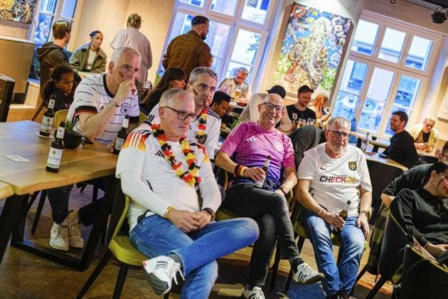 Public Viewing in Duisburg FOR EDITORIAL PURPOSES ONLY EDITORIAL USE ONLY p Bora v l Alex, Manni, Peter, Frank and Andi from came by bike from Stadtlohn Public Viewing in Duisburg the European Championship in Germany starts with the match Germany Scotland Saturday, June 14, 2024 in Duisburg ¨ Germany NRW Duisburg Copyright ChristophxWojtyczka Copyright: ChristophxWojtyczka doc7vvfbbhv09i17i3grgus ,EDITORIAL USE ONLY Copyright: ChristophxWojtyczka