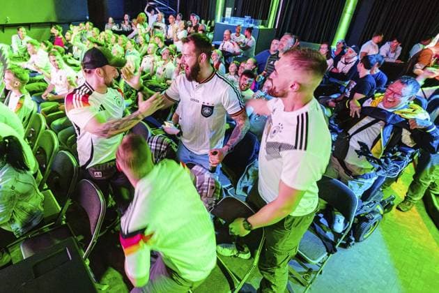 Public Viewing in Duisburg FOR EDITORIAL PURPOSES ONLY EDITORIAL USE ONLY p In the Bora event room cheering at the 1 0 Public Viewing in Duisburg the European Championship in Germany starts with the match Germany Scotland Saturday, June 14, 2024 in Duisburg ¨ Germany NRW Duisburg Copyright ChristophxWojtyczka Copyright: ChristophxWojtyczka doc7vvfvrmb3e9udn0ueco ,EDITORIAL USE ONLY Copyright: ChristophxWojtyczka